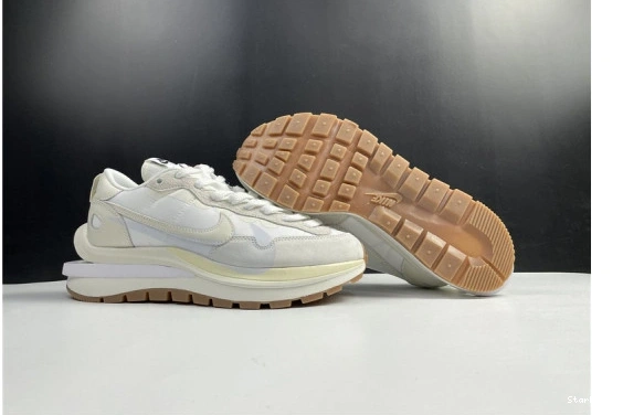 Gum DD1875-100 Vaporwaffle Nike Sail Sacai 0127